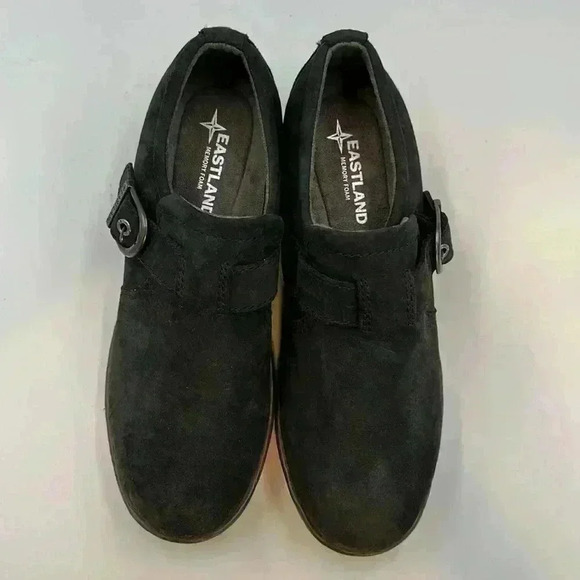 Eastland size 8M black suede shoe with buckle accent - Picture 5 of 8